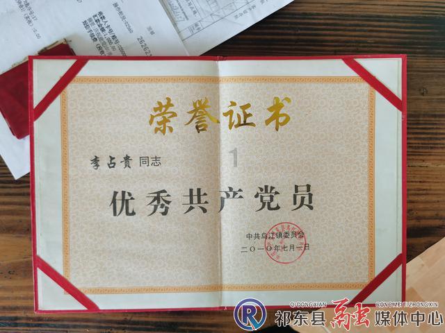 嘉兴一男子凌晨坐派出所门口哭诉太累了，此男子为何这么做？游戏画面