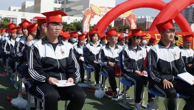 探索房产证写的是父亲名字,母亲已过世,父亲能独自卖房吗?,解答你的疑问