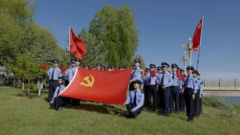 寒假“冰雪热” 青少年感受滑雪乐趣