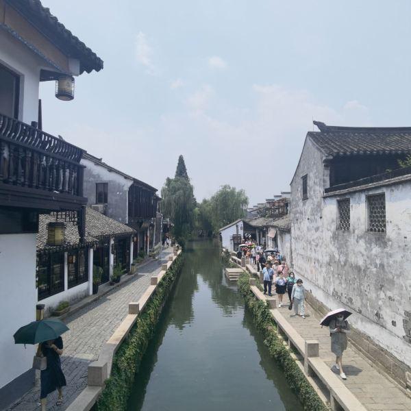 笑脸球的冒险之旅
